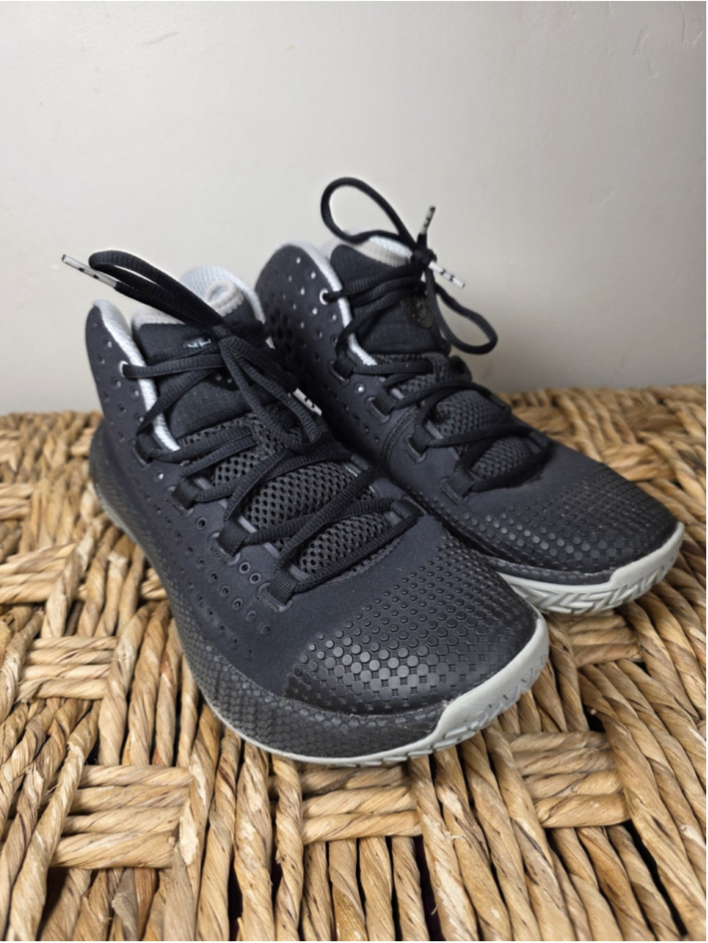 Under Armour HOVR Havoc 2 Basketball Shoes Mens Sz 9 Black White 3022050-002